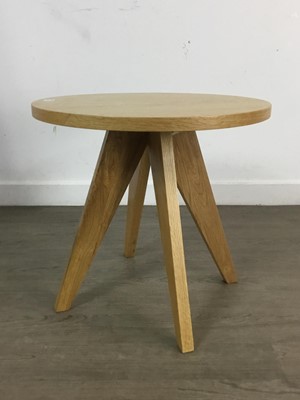 Lot 187 - CONTEMPORARY OAK CIRCULAR SIDE TABLE