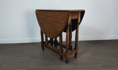 Lot 726 - OAK OVAL GATE LEG TABLE