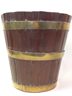 Lot COOPERED OAK BUCKET