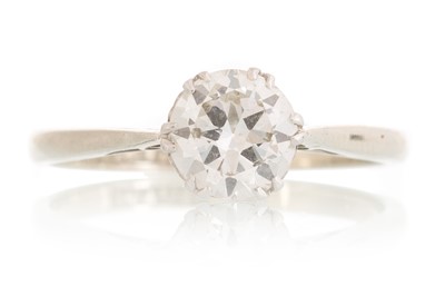 Lot 422 - DIAMOND SOLITAIRE RING