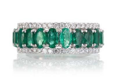 Lot EMERALD AND DIAMOND BAND