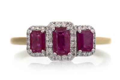 Lot 550 - RUBY AND DIAMOND RING