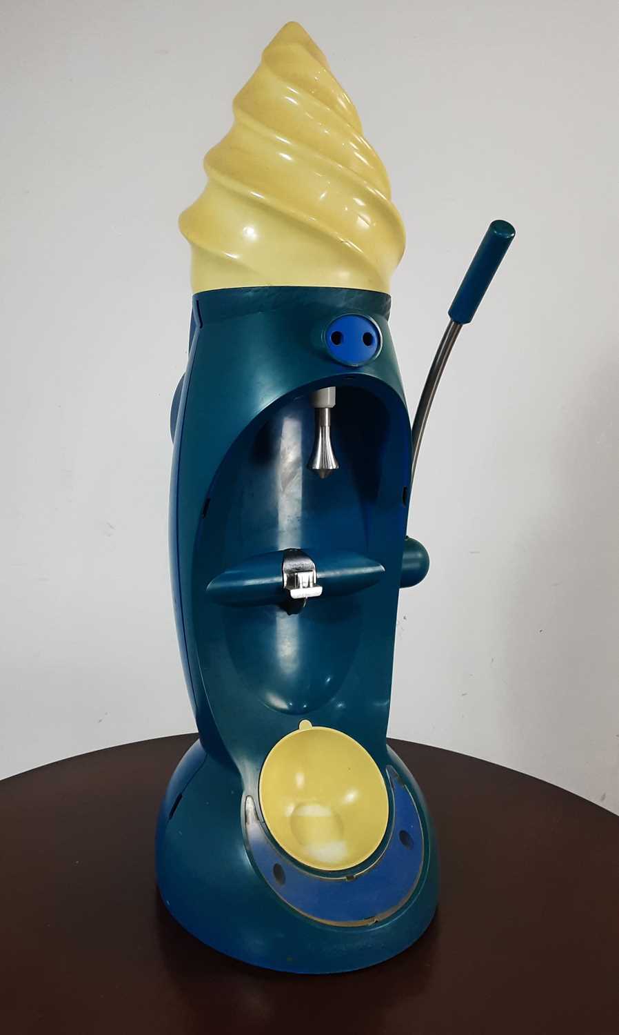 ice cream machine with dispenser