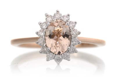 Lot 528 - MORGANITE AND DIAMOND CLUSTER RING