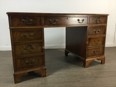 Lot 785 - REPRODUCTION MAHOGANY KNEEHOLE DESK