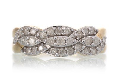 Lot 520 - DIAMOND DRESS RING