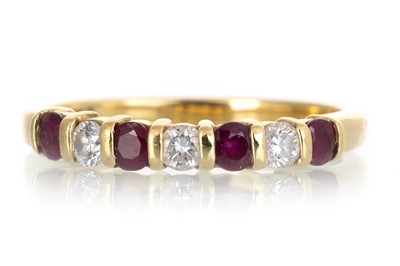 Lot 586 - RUBY AND DIAMOND RING