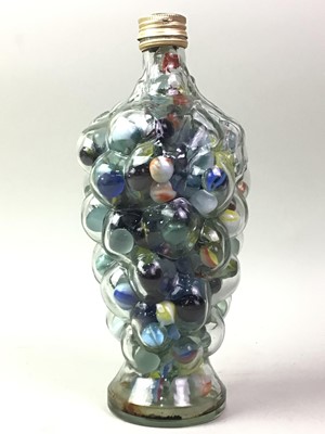 Lot 18 - GROUP OF MARBLES