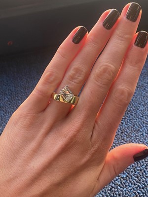 Lot 399 - DIAMOND SOLITAIRE RING