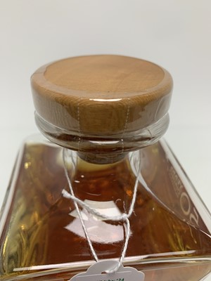 Lot 123 - JOHNNIE WALKER 1820 50 YEARS OF DIAGEO IN KILMARNOCK