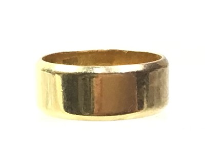 Lot 316 - GOLD WEDDING BAND