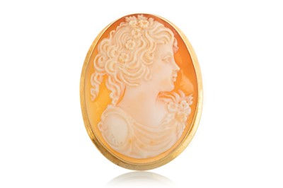 Lot GOLD MOUNTED CAMEO BROOCH