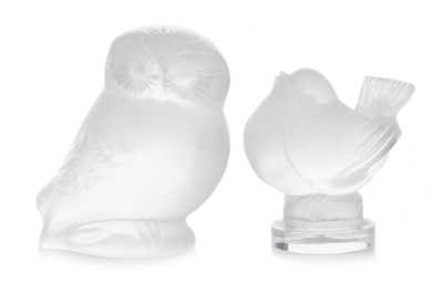 Lot 1424 - LALIQUE FRANCE, DOVE AND OWL FROSTED GLASS FIGURES