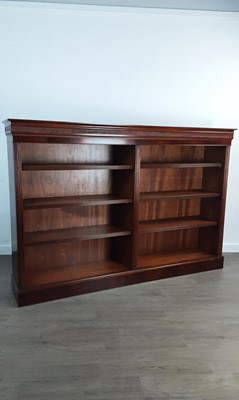 Lot 161 - REPRODUCTION MAHOGANY BOOKCASE