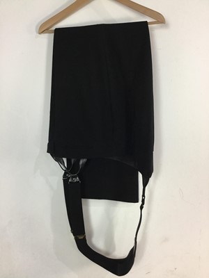 Lot 103 - BRITISH ROYAL NAVY OFFICERS DRESS UNIFORM