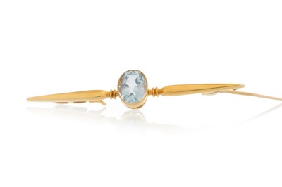 Lot 383 - EDWARDIAN AQUAMARINE BAR BROOCH