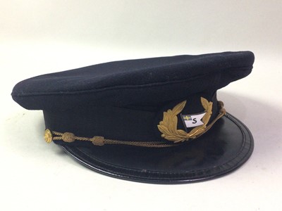 Lot 116 - GROUP OF NAVAL HATS