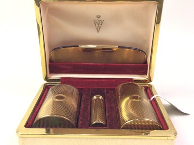 Lot 126 - VINTAGE VANITY SET