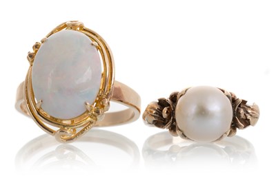 Lot 374 - OPAL DRESS RING