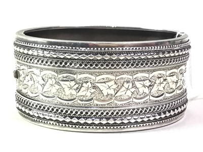 Lot 691 - SILVER BANGLE