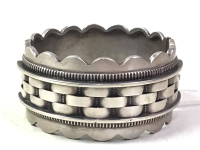 Lot 692 - SILVER BANGLE