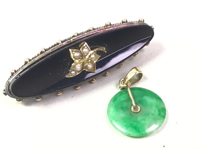 Lot 694 - MOURNING BROOCH