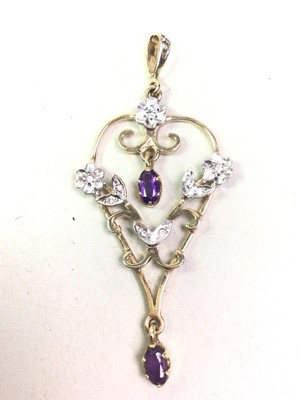 Lot 696 - HEART SHAPED PENDANT