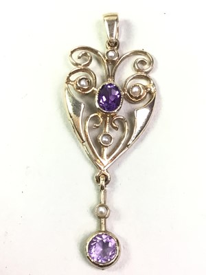 Lot 697 - HEART SHAPED PENDANT