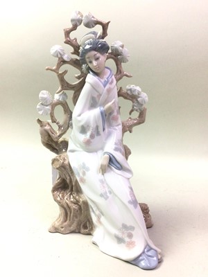 Lot 706 - LLADRO FIGURE OF A JAPANESE GIRL