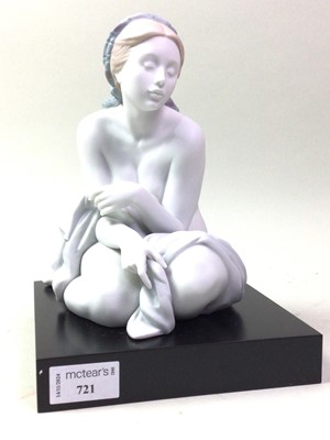 Lot 721 - LLADRO FIGURE