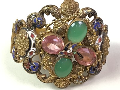 Lot 123 - GROUP OF COSTUME JEWELLERY AND WATCHES