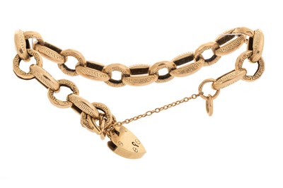 Lot 428 - CURB LINK BRACELET