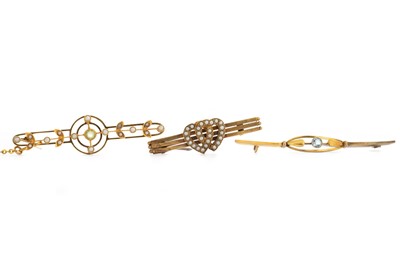 Lot 434 - COLLECTION OF BAR BROOCHES AND A STICK PIN