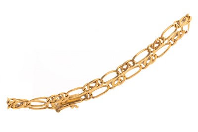 Lot 424 - GOLD BRACELET