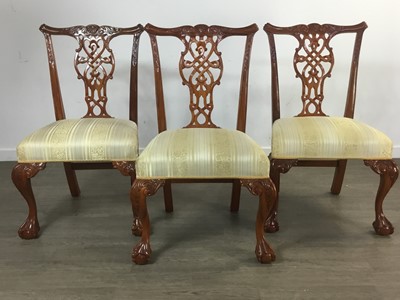 Lot 758 - REPRODUCTION BURR WOOD DINING TABLE AND CHAIRS