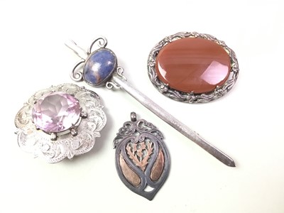 Lot 208 - SCOTTISH SILVER SWORD BROOCH