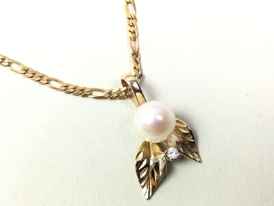 Lot 302 - PEARL AND DIAMOND PENDANT