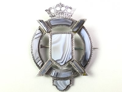 Lot 399 - VICTORIAN SCOTTISH BANDED AGATE BROOCH