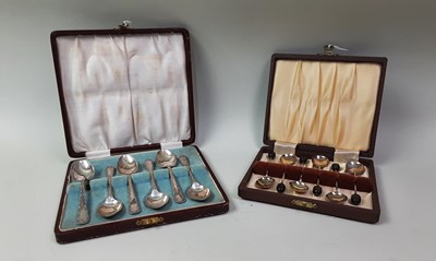 Lot 255 - SET OF SIX SILVER TEASPOONS