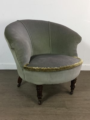 Lot 423 - VICTORIAN TUB CHAIR