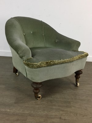 Lot 423 - VICTORIAN TUB CHAIR
