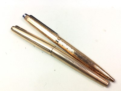 Lot 137 - PARKER GOLD NIBBED FOUNTAIN PEN