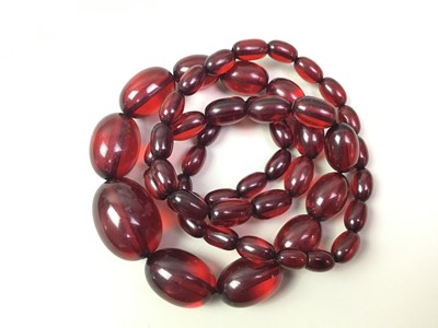 Lot 190 - CHERRY AMBER BAKELITE NECKLACE