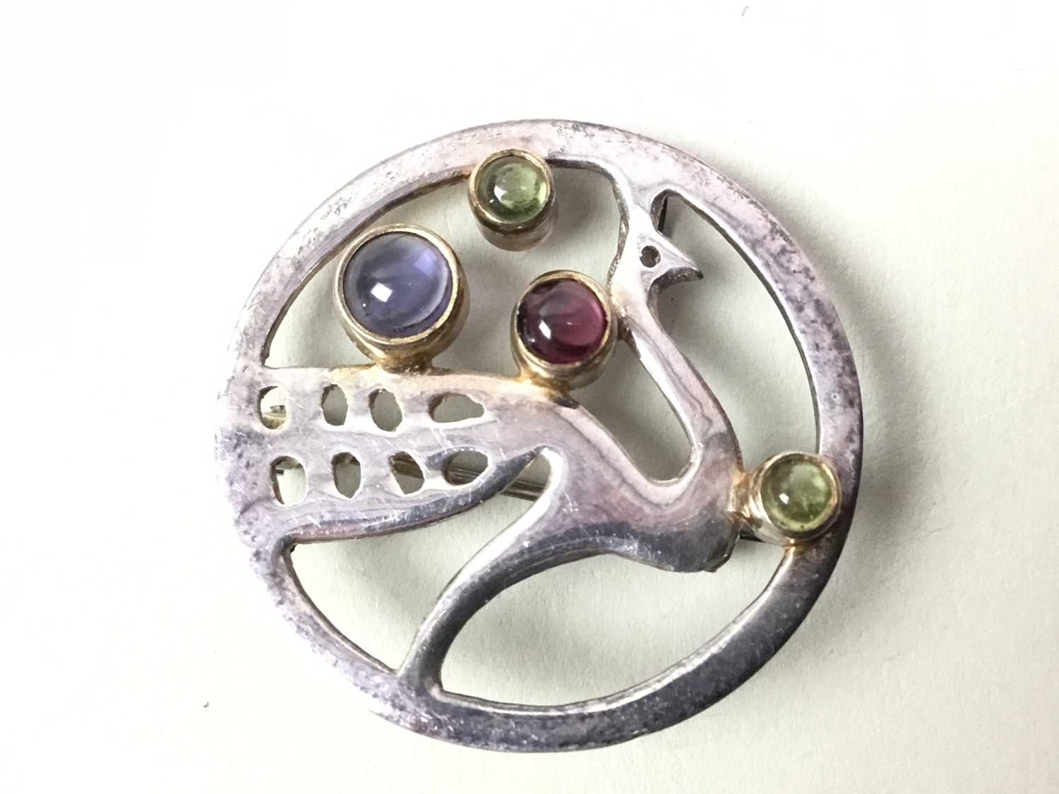 Lot 193 - PAULA BOLTON GEM SET BROOCH