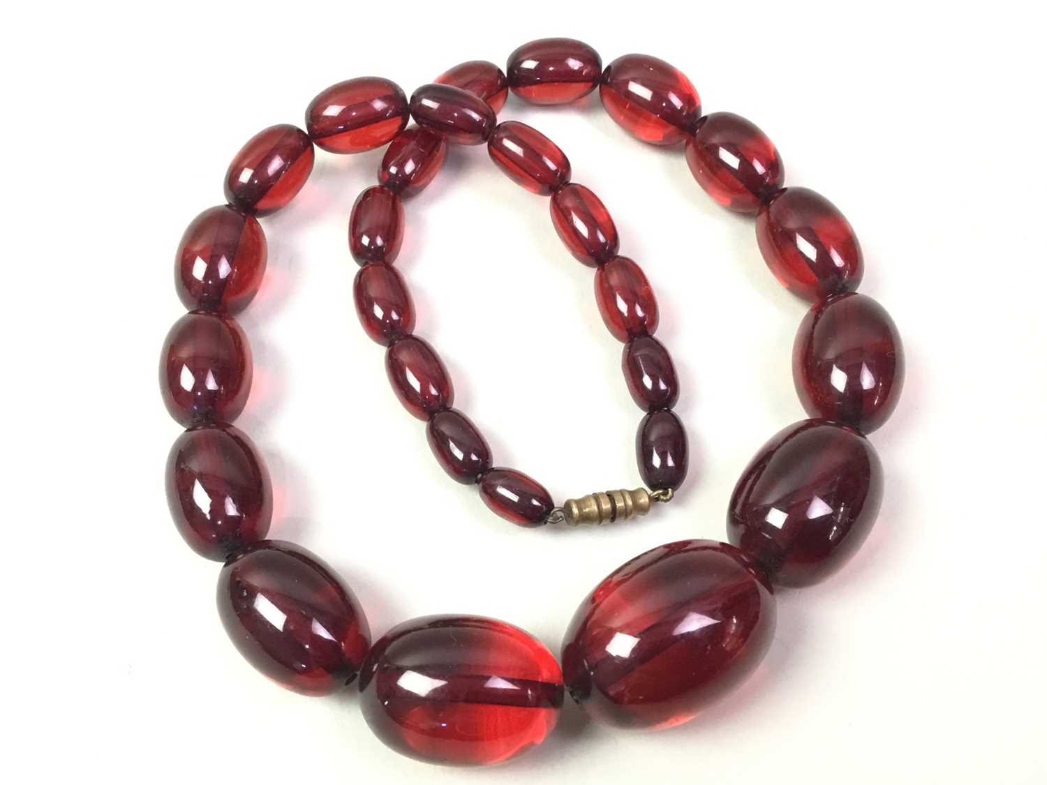 Lot 339 - CHERRY AMBER BAKELITE NECKLACE
