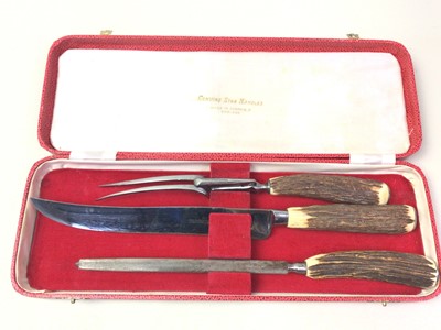Lot 359 - HORN HANDLED CARVING SET