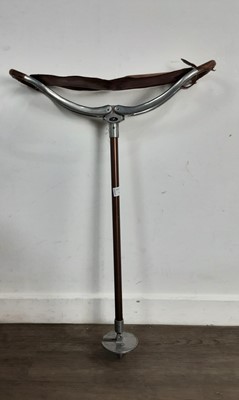 Lot 363 - VINTAGE SHOOTING STICK