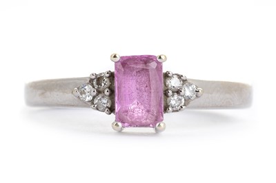 Lot 543 - PINK SAPPHIRE AND DIAMOND RING