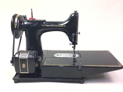 Lot 379 - SINGER SEWING MACHINE
