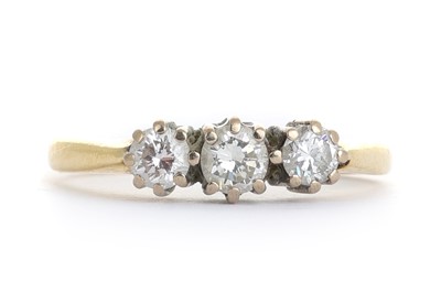 Lot 480 - DIAMOND THREE STONE RING